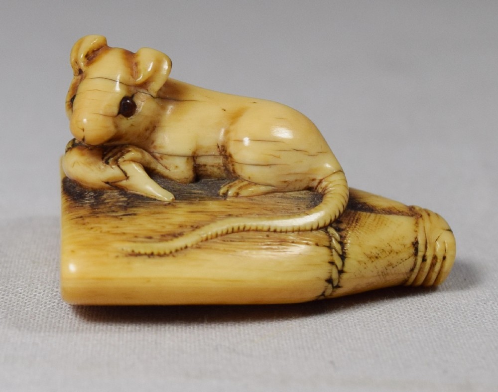 DELIGHTFUL JAPANESE RAT ON A BROOMHEAD IVORY NETSUKE View V