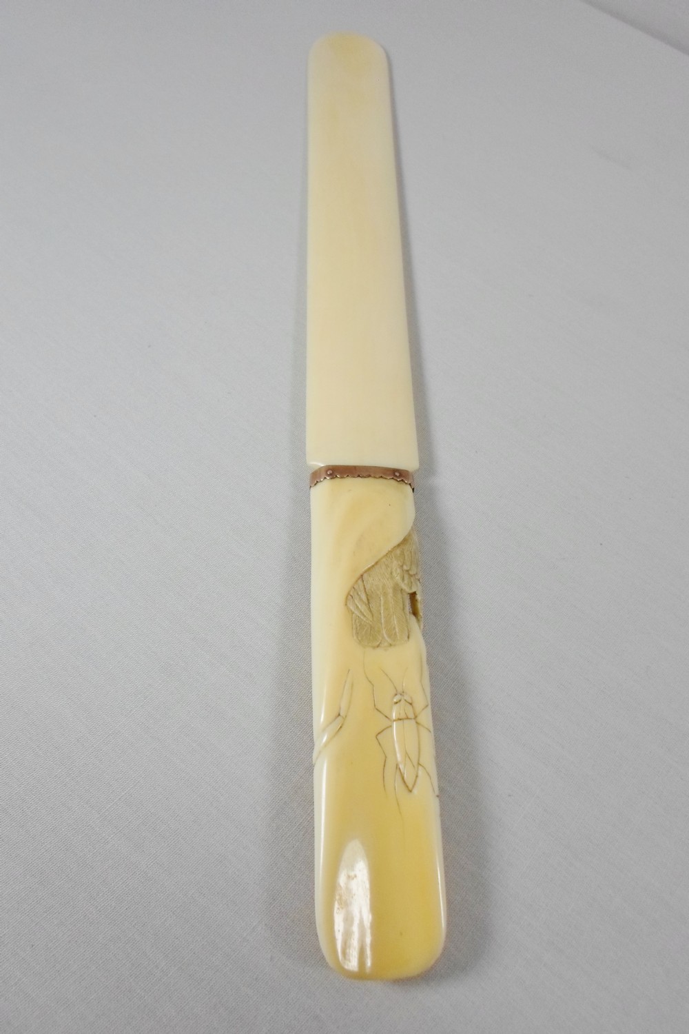 AN EXQUISITE JAPANESE GOLD MOUNTED IVORY PAGE TURNER View II