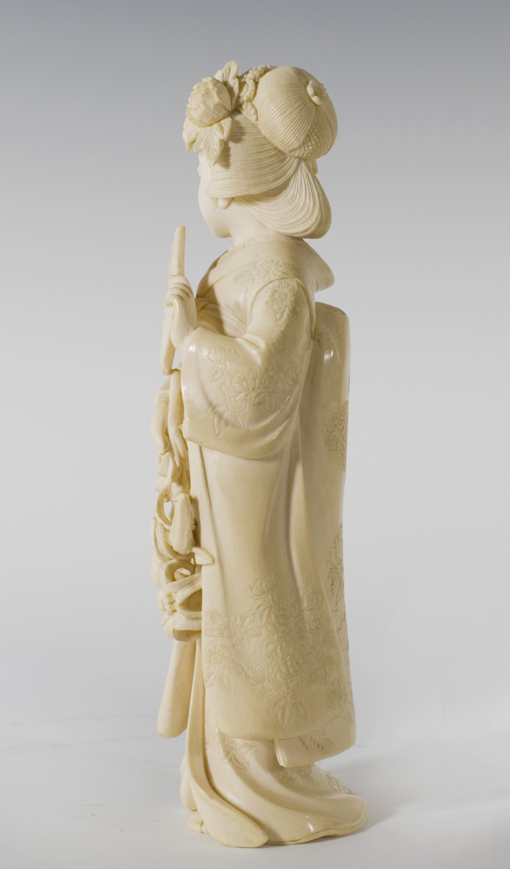 FABULOUS QUALITY JAPANESE IVORY OKIMONO - BEAUTIFUL BIJIN  View IV