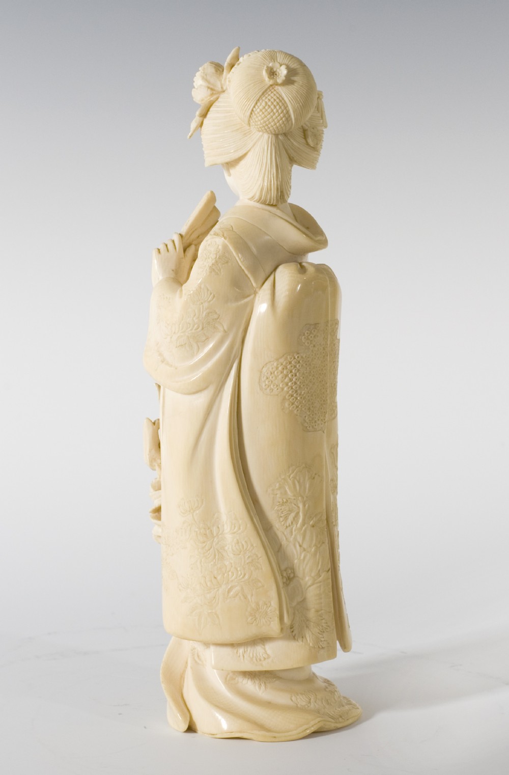 FABULOUS QUALITY JAPANESE IVORY OKIMONO - BEAUTIFUL BIJIN  View V