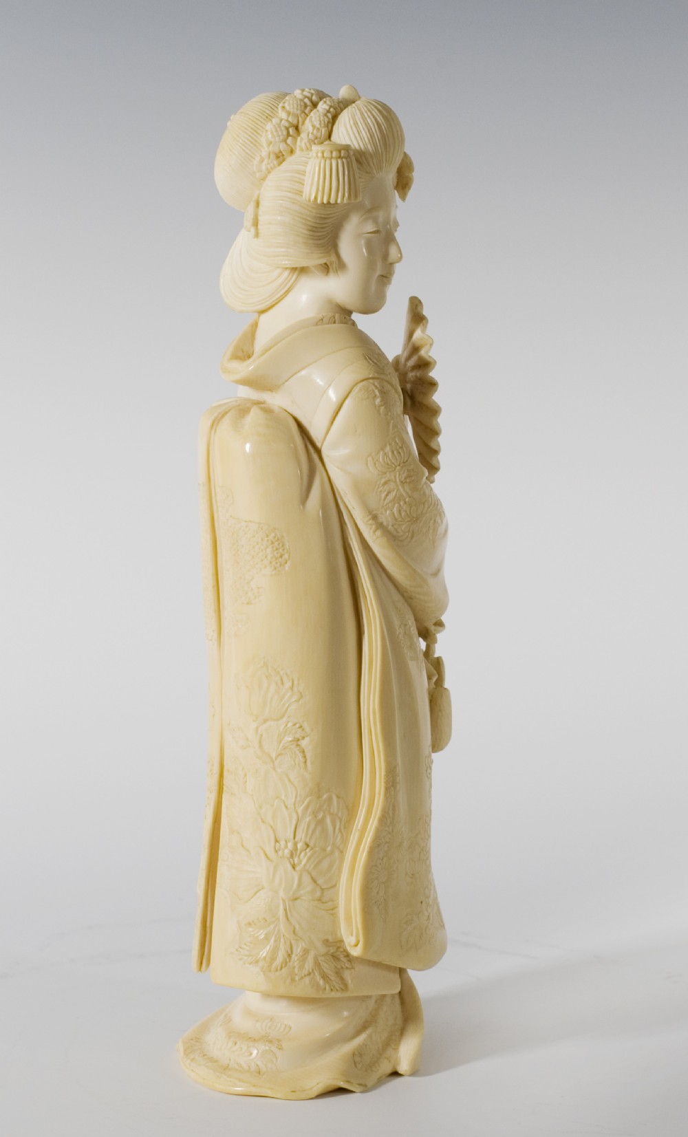 FABULOUS QUALITY JAPANESE IVORY OKIMONO - BEAUTIFUL BIJIN  View VII