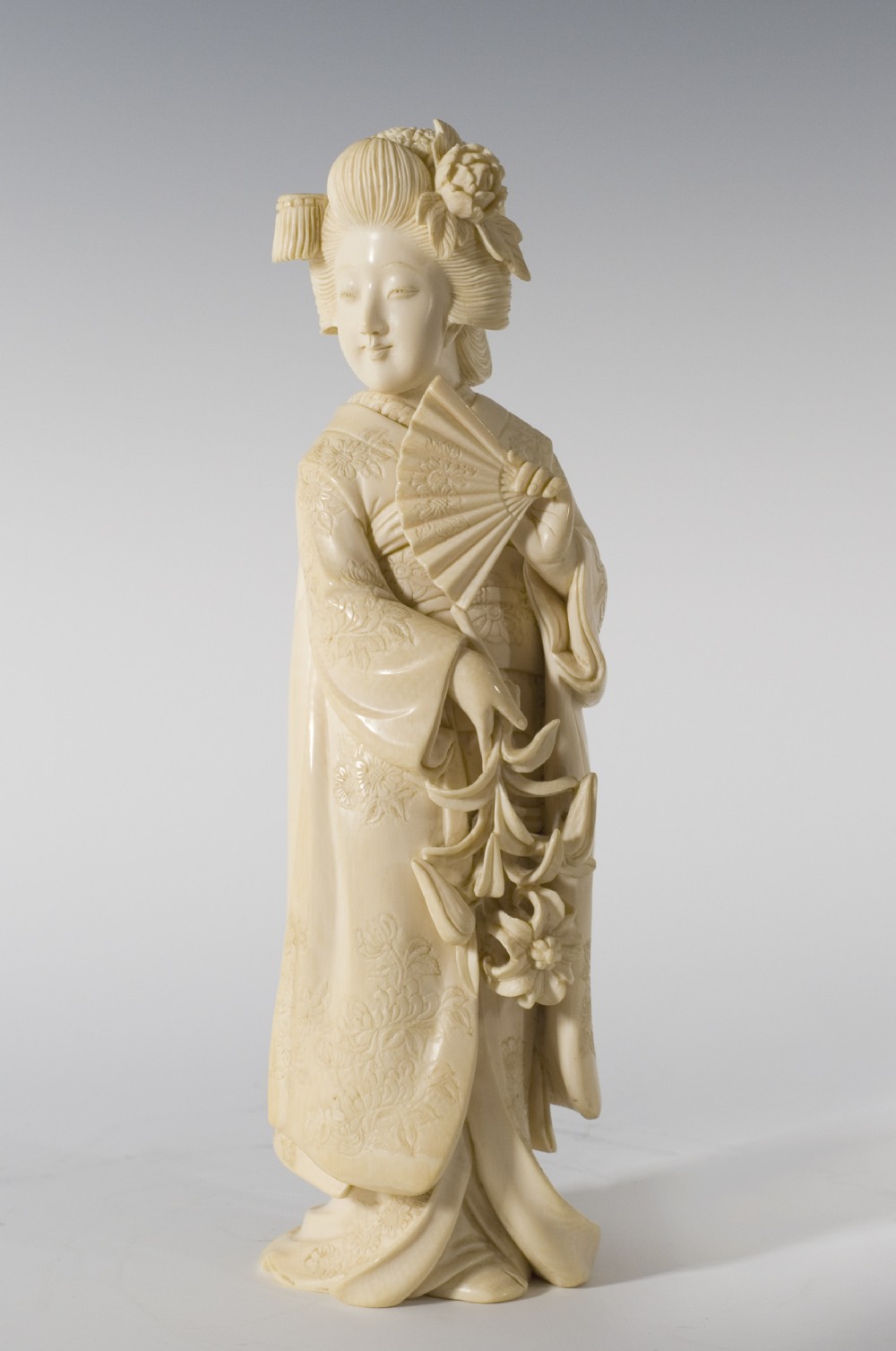 FABULOUS QUALITY JAPANESE IVORY OKIMONO - BEAUTIFUL BIJIN  View IX