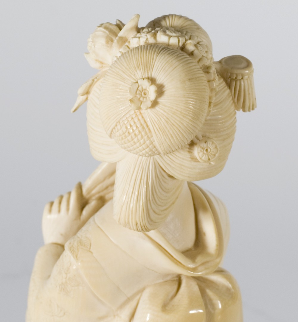 FABULOUS QUALITY JAPANESE IVORY OKIMONO - BEAUTIFUL BIJIN  View XII