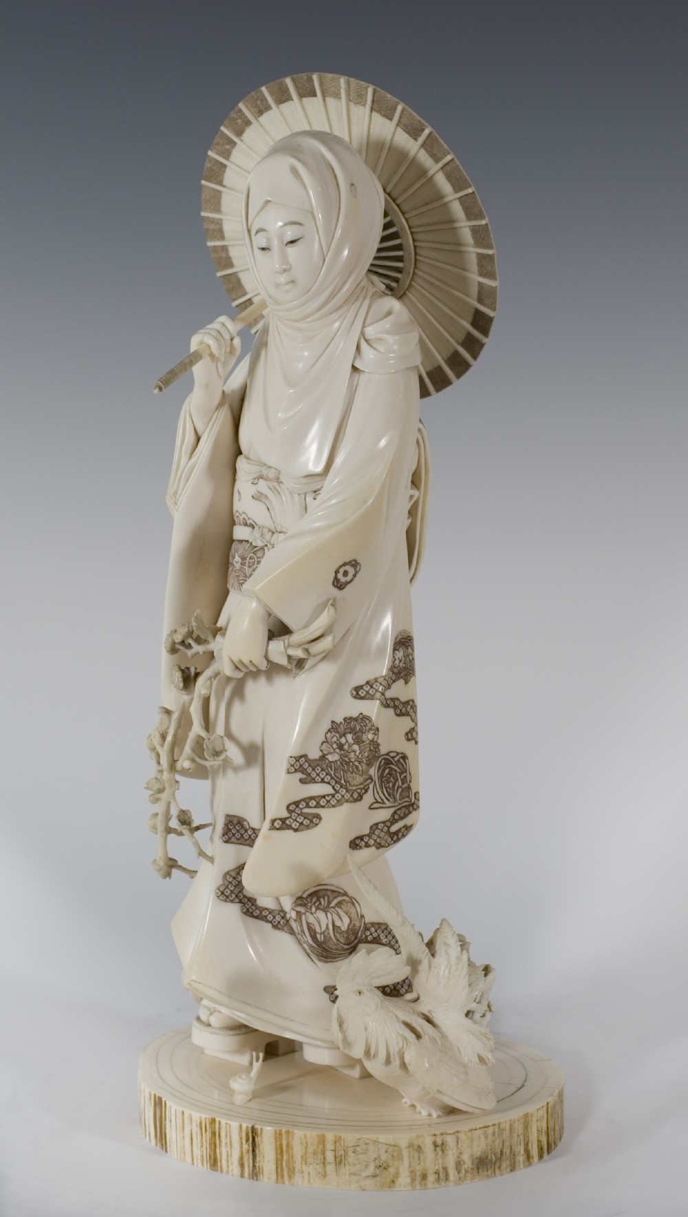 A STUNNING LARGE JAPANESE IVORY BIJIN OKIMONO BY SUZUKI NOBUYUKI View II