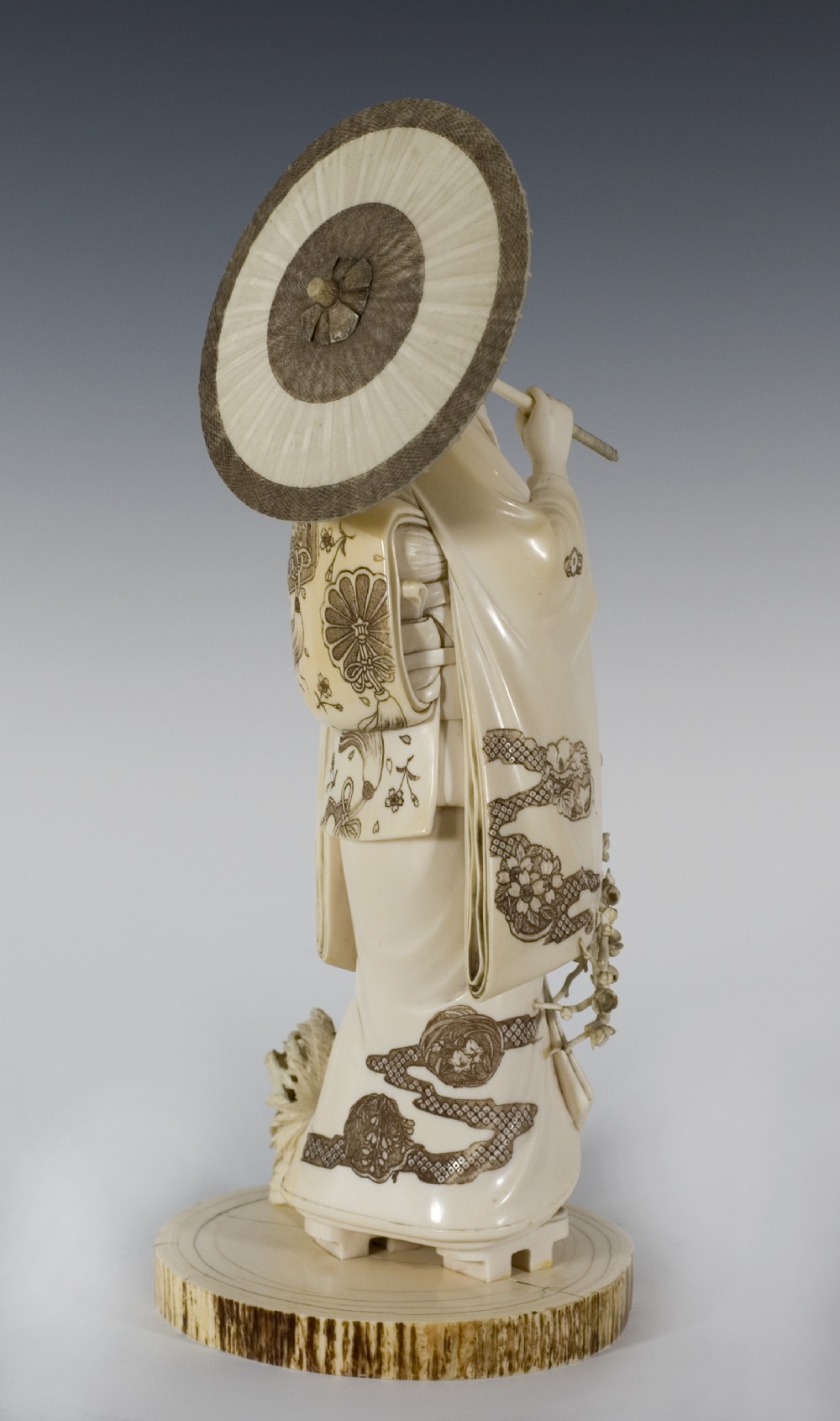 A STUNNING LARGE JAPANESE IVORY BIJIN OKIMONO BY SUZUKI NOBUYUKI View VI