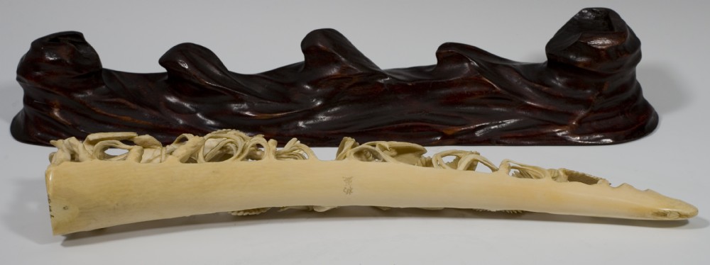 HUMEROUS JAPANESE IVORY OKIMONO BIRD CATCHERS SIGNED View XI