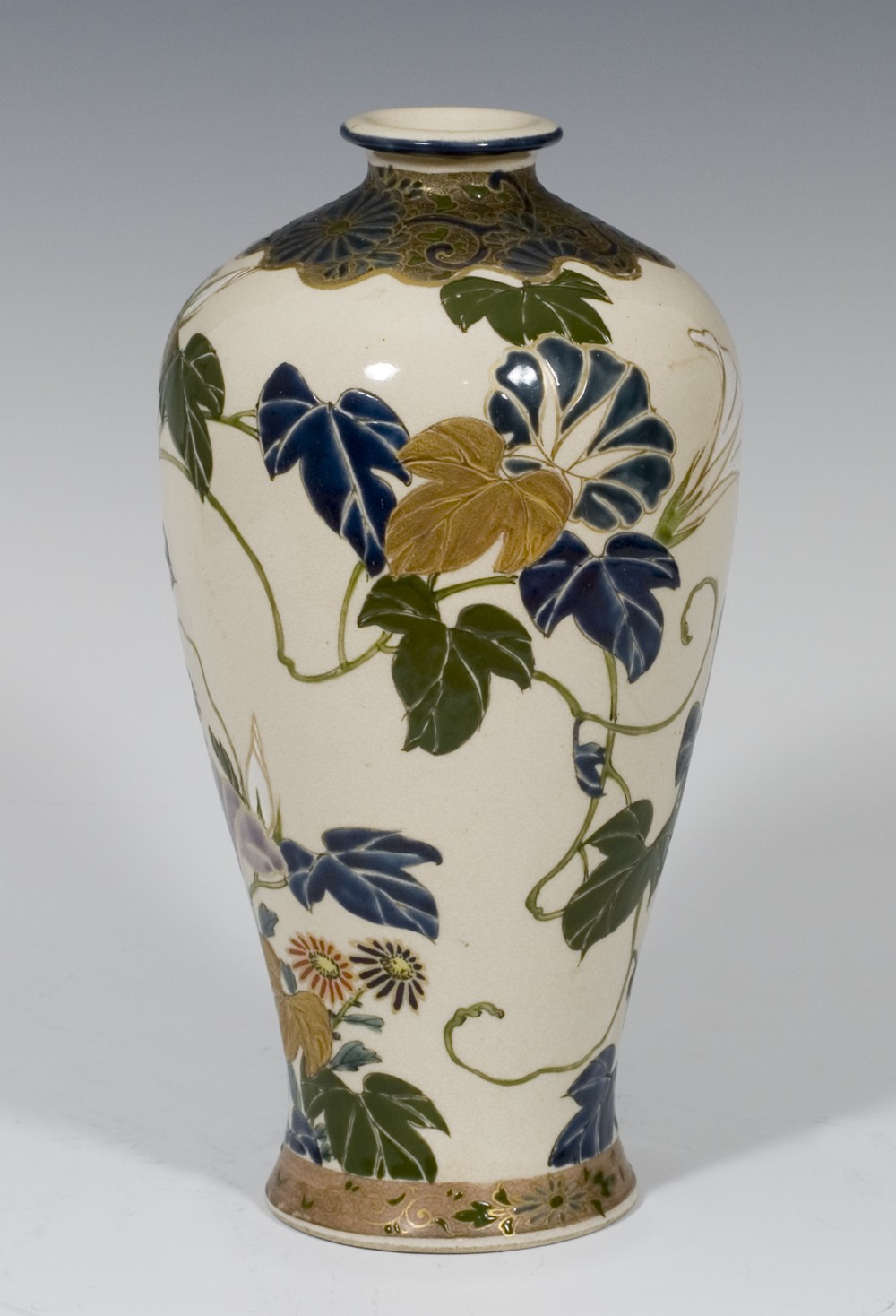 DECORATIVE PAIR OF JAPANESE IMPERIAL SATSUMA VASES View V