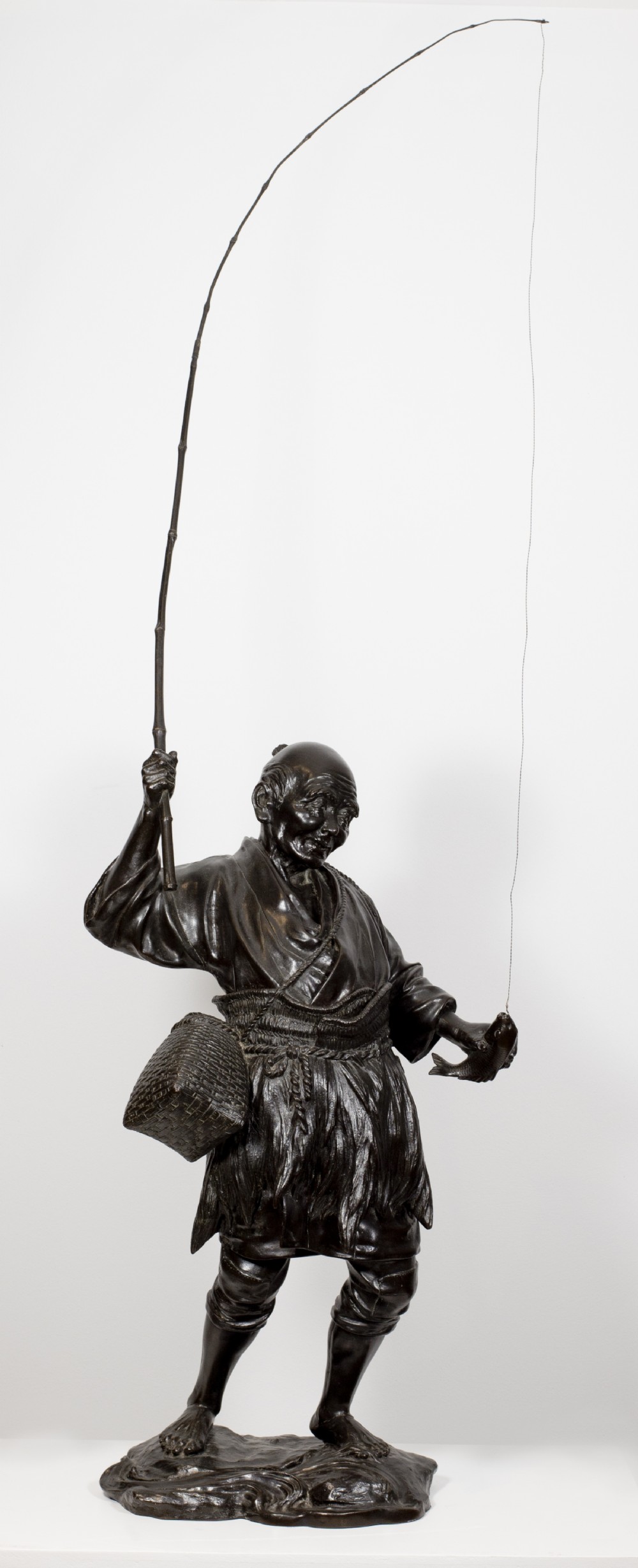 A LARGE TOKYO SCHOOL JAPANESE BRONZE OKIMONO FISHERMAN BY SEIYA