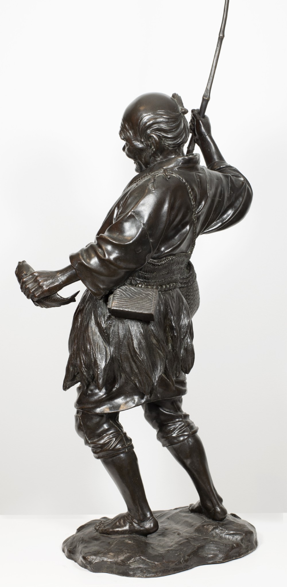 A LARGE TOKYO SCHOOL JAPANESE BRONZE OKIMONO FISHERMAN BY SEIYA View V