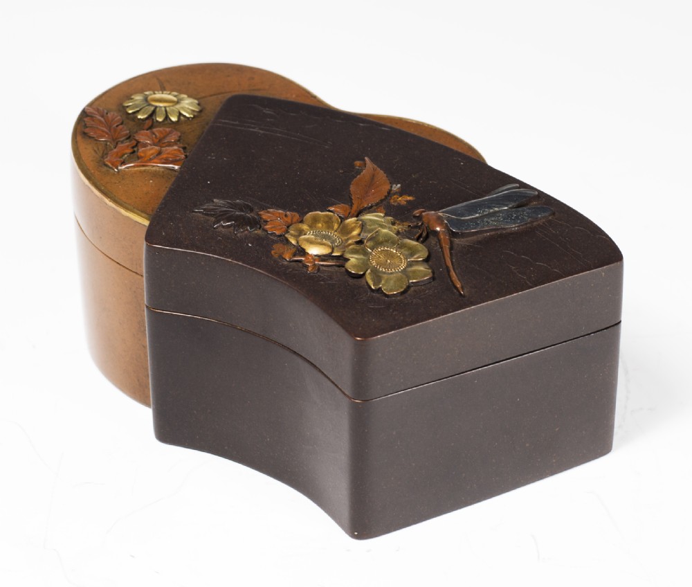 A FINE AND UNUSUAL JAPANESE MIXED METAL DRAGONFLY BOX View III