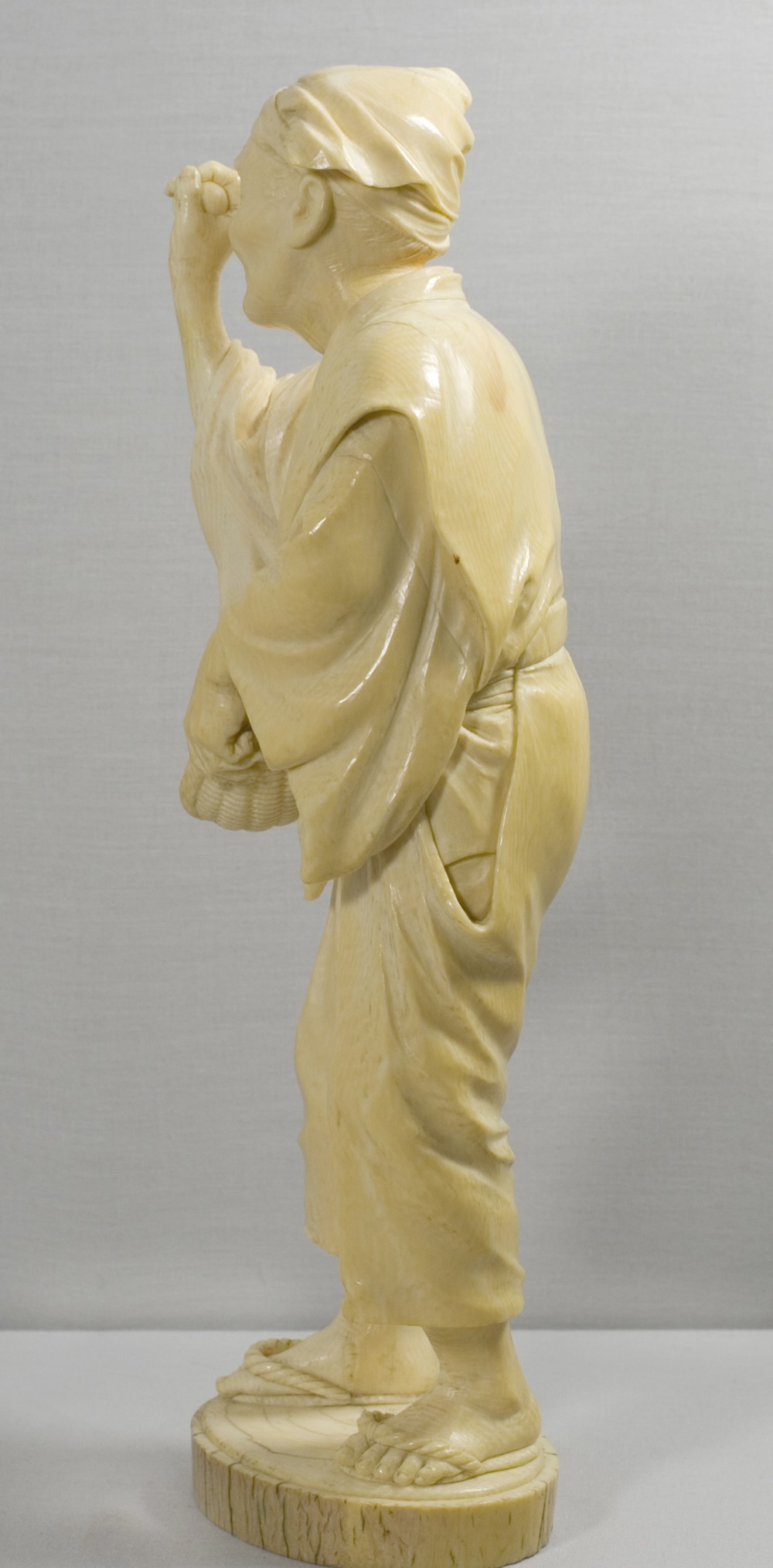 FABULOUS SIGNED TOKYO ARTIST IVORY OKIMONO OF AN EGG TESTER View III
