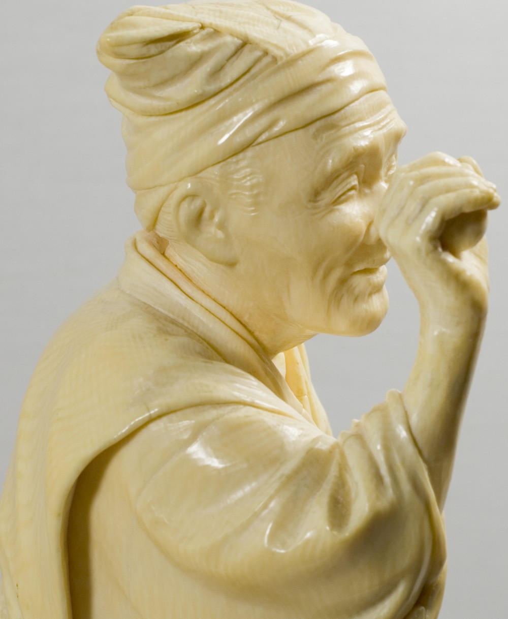 FABULOUS SIGNED TOKYO ARTIST IVORY OKIMONO OF AN EGG TESTER View X