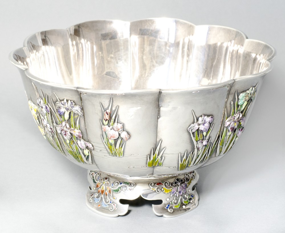 FINE QUALITY  JAPANESE SOLID SILVER AND ENAMEL LOBED BOWL  View II