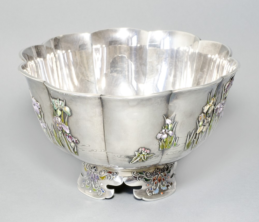 FINE QUALITY  JAPANESE SOLID SILVER AND ENAMEL LOBED BOWL  View IV