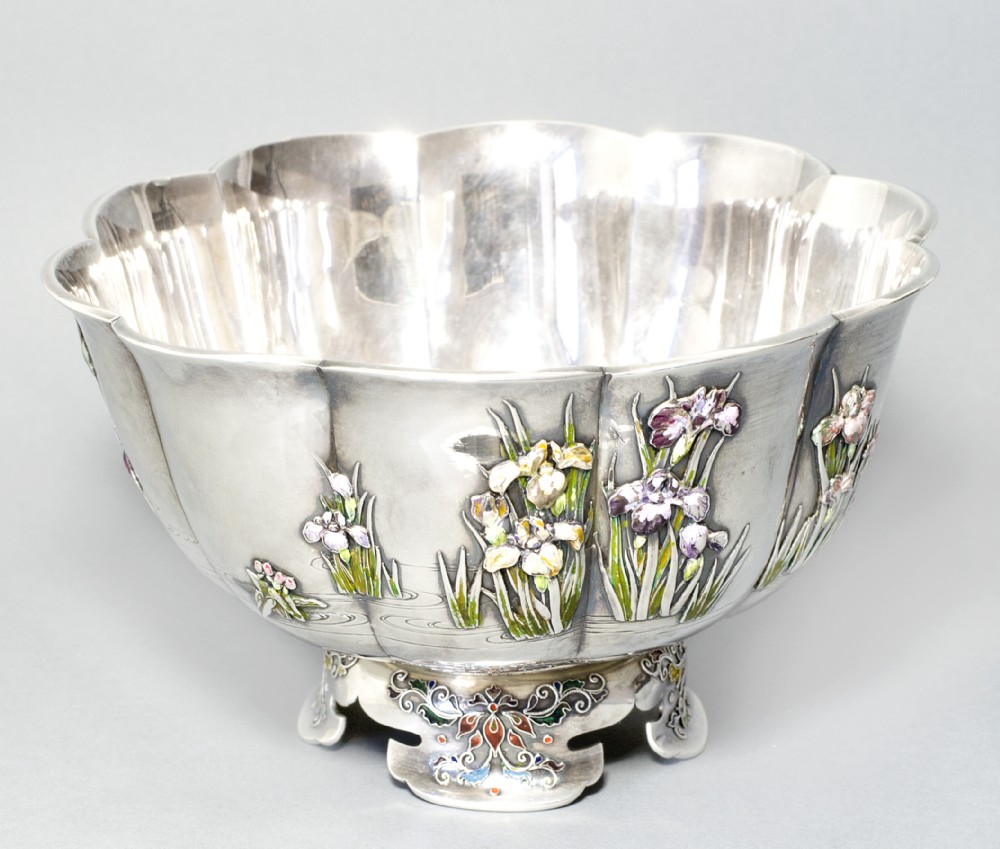 FINE QUALITY  JAPANESE SOLID SILVER AND ENAMEL LOBED BOWL  View V