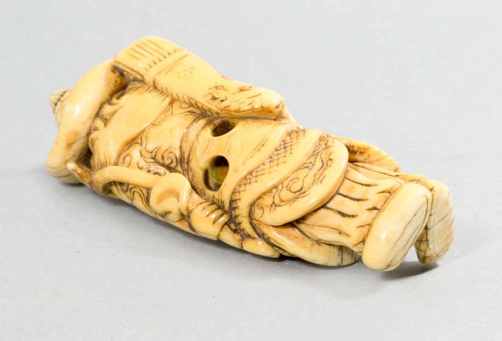RARE JAPANESE 18TH C IVORY NETSUKE OF A MONGUL ARCHER View VI