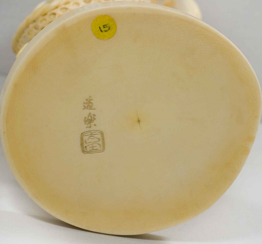 STUNNING LARGE JAPANESE IVORY BIJIN OKIMONO BY YOSHIDA DORAKU View XV