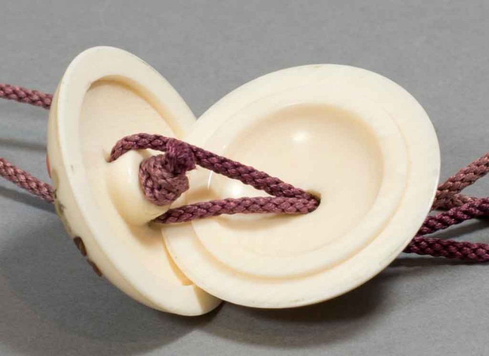A FINE QUALITY  JAPANESE IVORY & SHIBAYAMA INRO AND NETSUKE SET View XIII