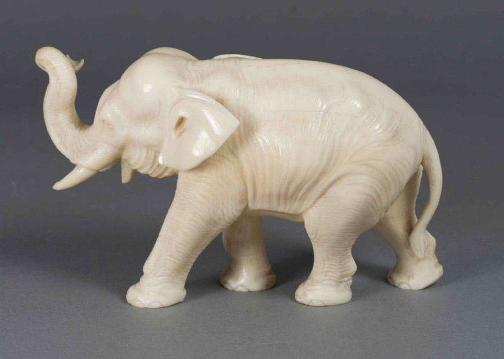 A FINE QUALITY JAPANESE ONE PIECE IVORY ELEPHANT OKIMONO View V