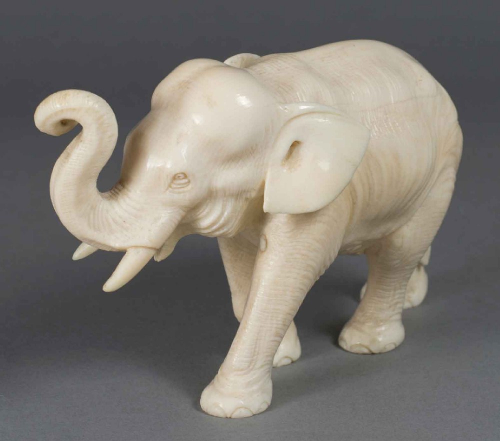 A FINE QUALITY JAPANESE ONE PIECE IVORY ELEPHANT OKIMONO View VI