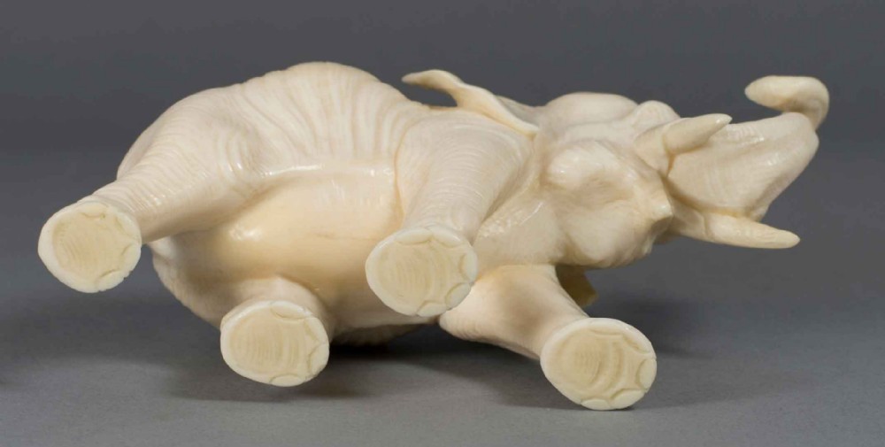 A FINE QUALITY JAPANESE ONE PIECE IVORY ELEPHANT OKIMONO View XI