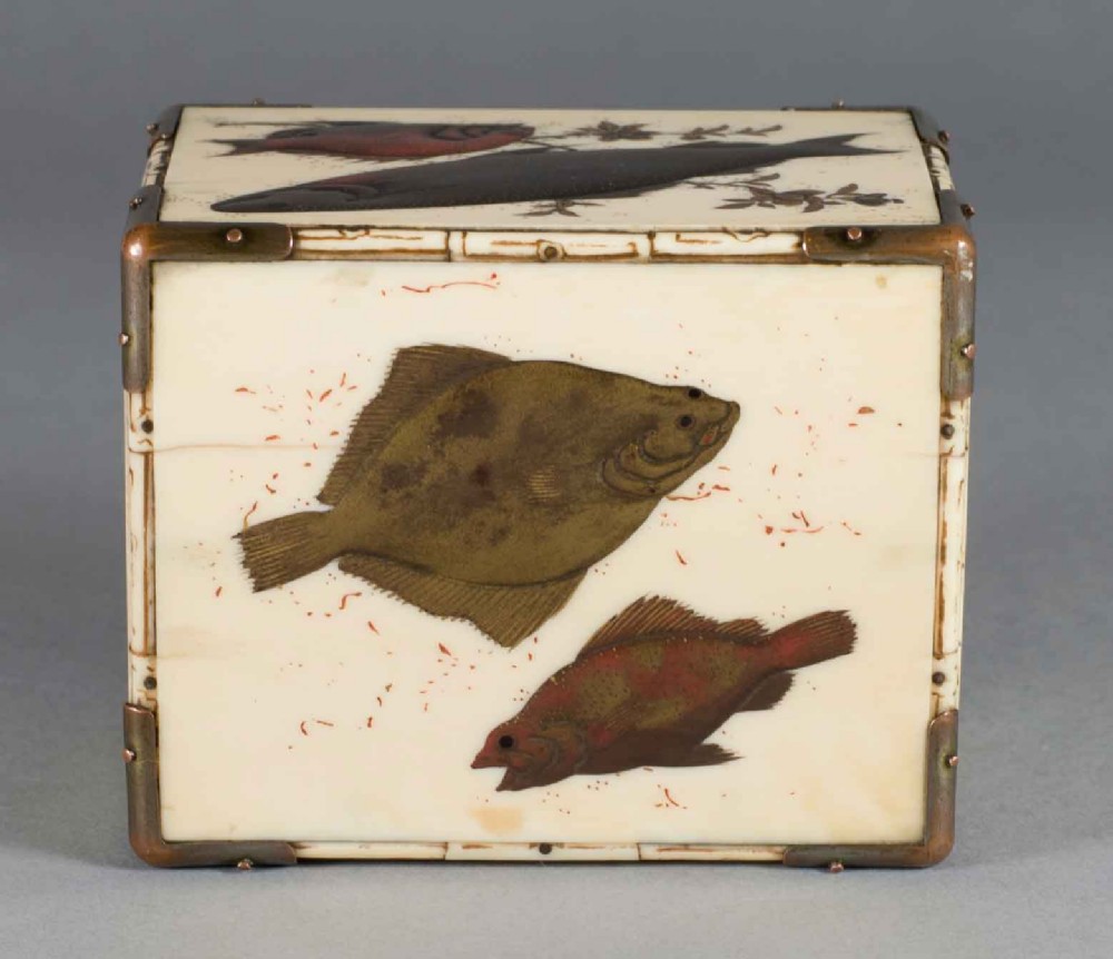 A CHARMING JAPANESE IVORY, SHIBAYAMA LACQUERED FISH KODANSU View VII