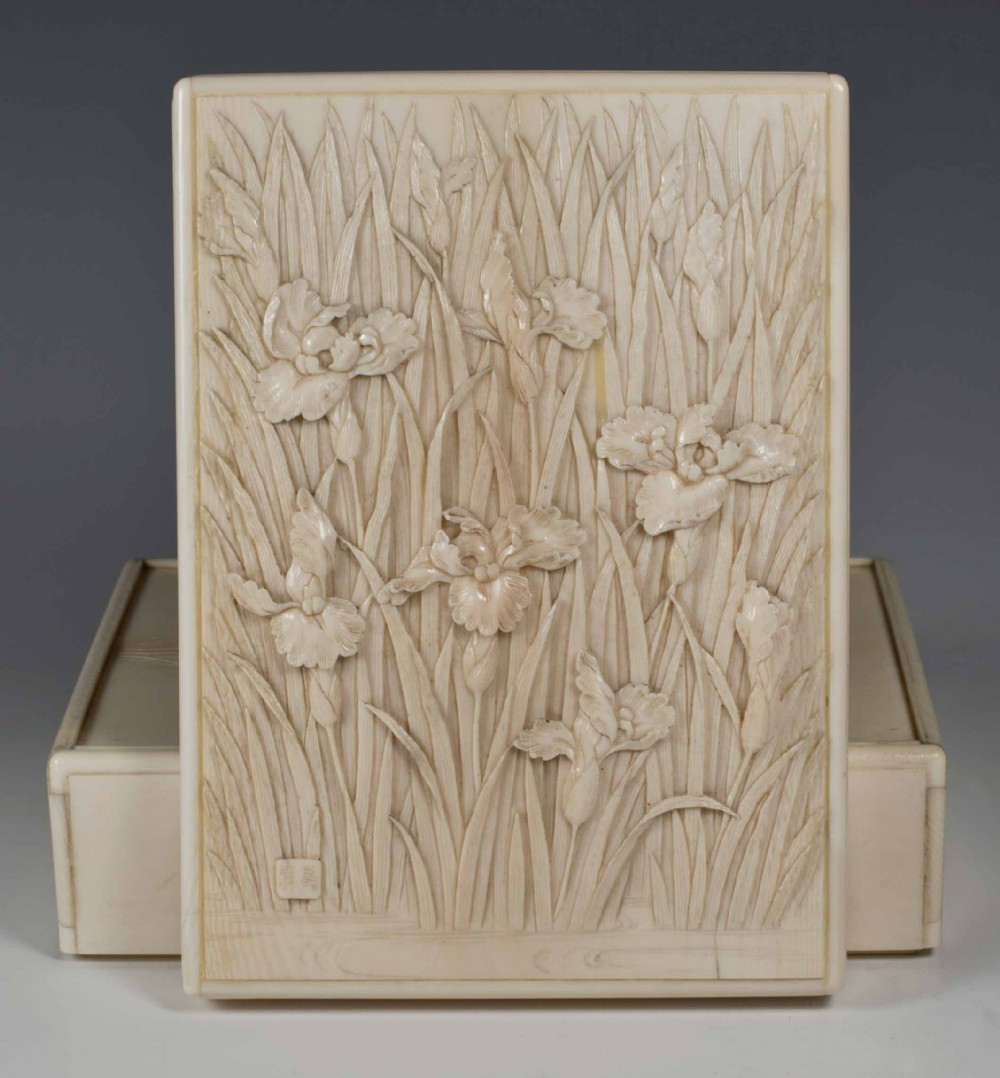 A FINELY CARVED JAPANESE IVORY LIDDED BOX BY KIYOCHIKA View VIII