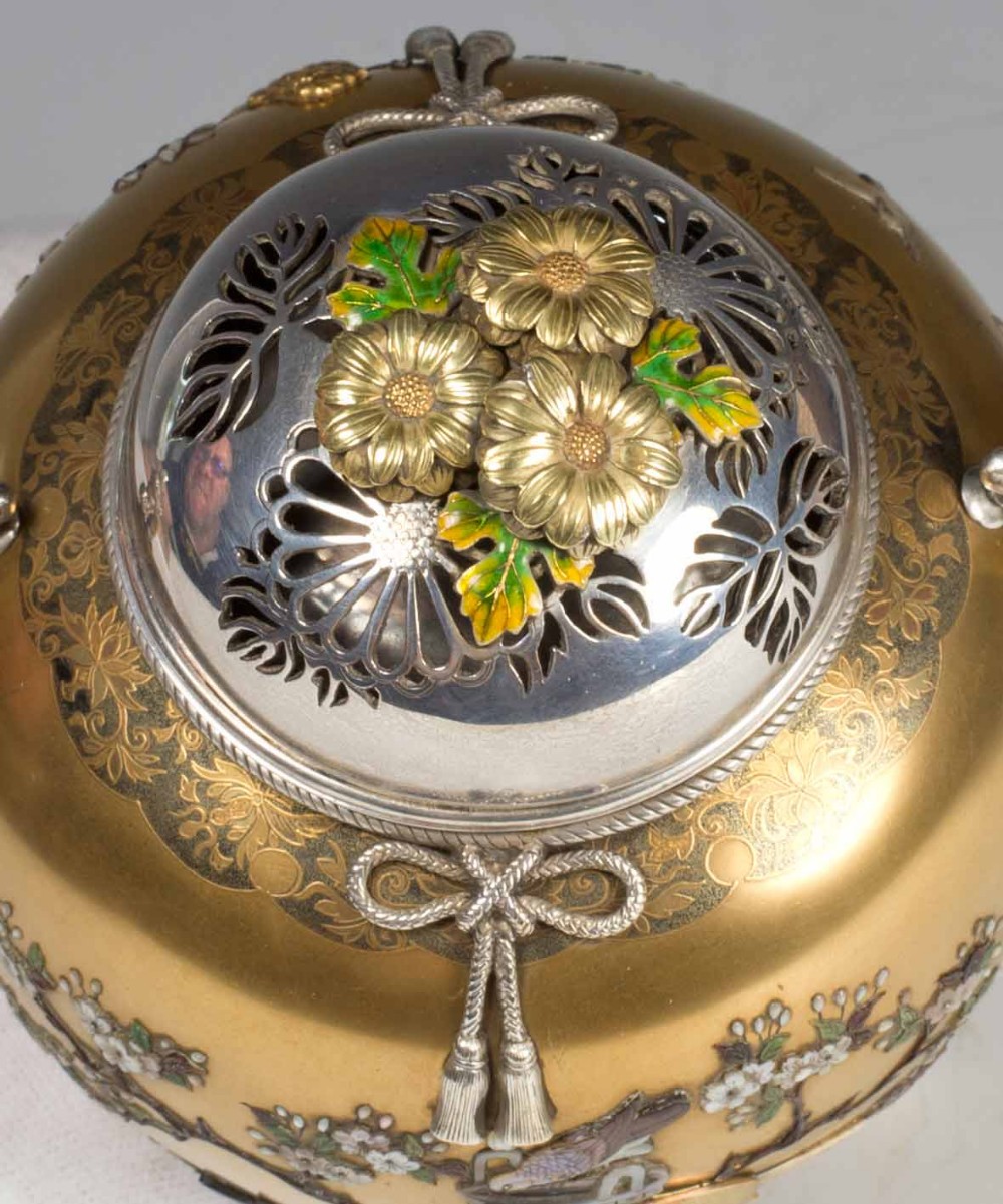 OUTSTANDING JAPANESE GOLD LACQUER & SHIBAYAMA KORO View XI