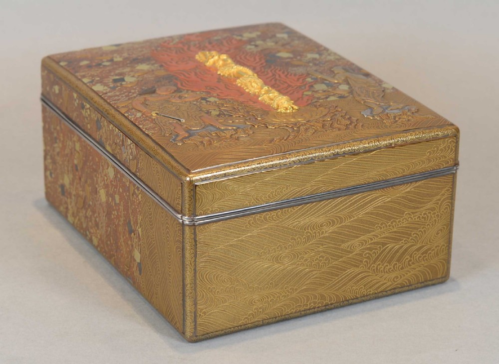 A FANTASTIC JAPANESE EDO PERIOD LACQUER BOX - SOLID GOLD KURIKARA DRAGON SWORD BY GOTO MITSUTAKA View II