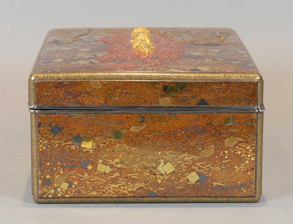 A FANTASTIC JAPANESE EDO PERIOD LACQUER BOX - SOLID GOLD KURIKARA DRAGON SWORD BY GOTO MITSUTAKA View V