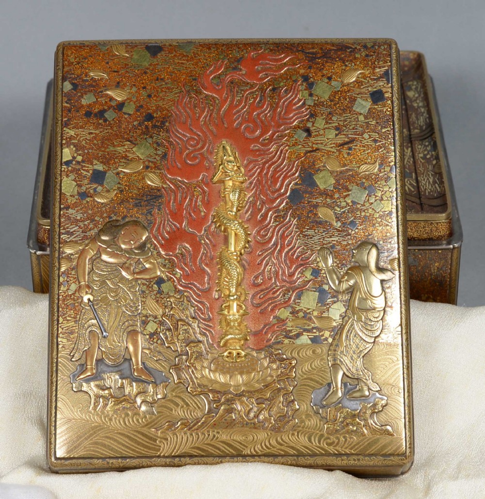 A FANTASTIC JAPANESE EDO PERIOD LACQUER BOX - SOLID GOLD KURIKARA DRAGON SWORD BY GOTO MITSUTAKA View VIII