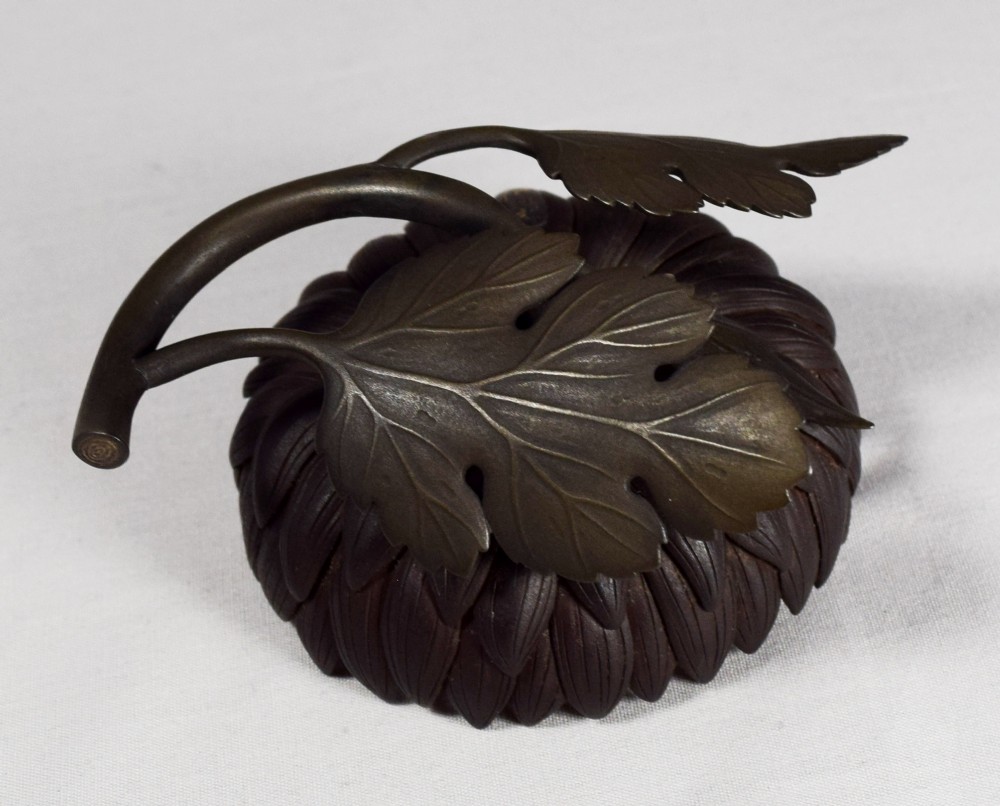 EXCEPTIONAL JAPANESE IRON CHRYSANTHEMUM KOGO BY ISHII MASAO View XI