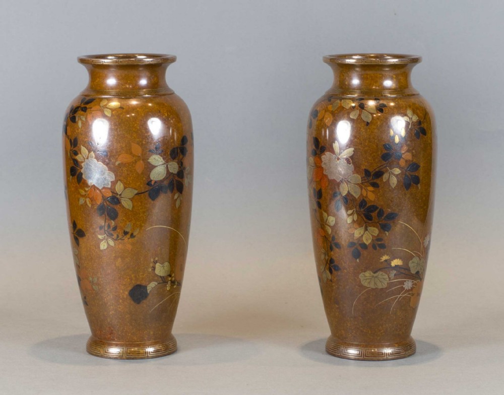 A DECORATIVE PAIR OF JAPANESE INLAID MIXED METAL VASES BY NOGAWA COMPANY View III