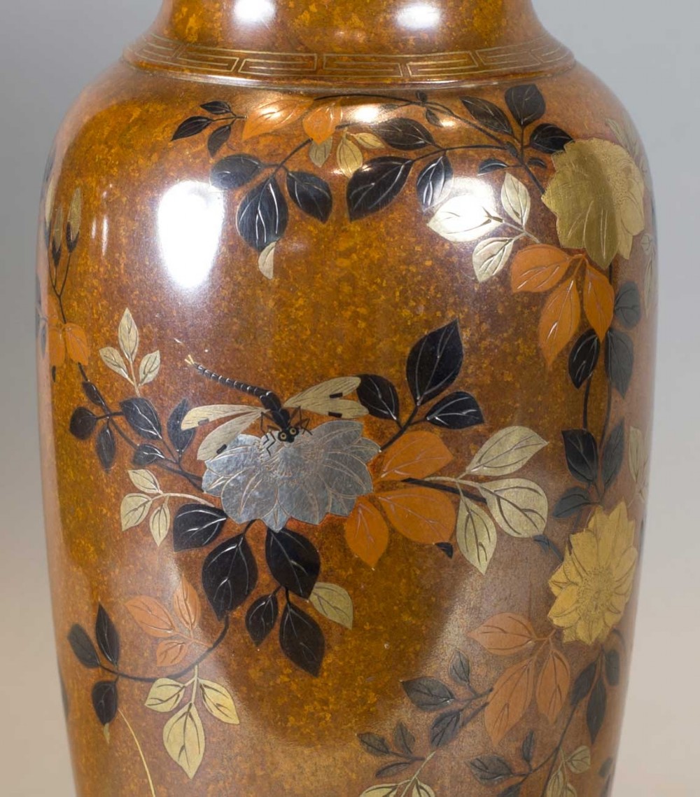 A DECORATIVE PAIR OF JAPANESE INLAID MIXED METAL VASES BY NOGAWA COMPANY View V