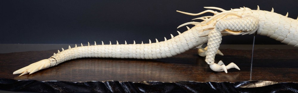LARGE FULLY ARTICULATED JAPANESE IVORY DRAGON ( JIZAI ) OKIMONO ON STAND View V