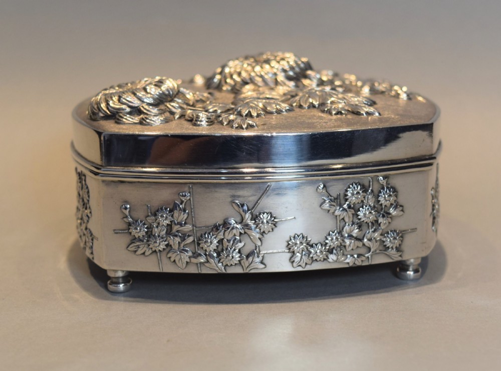HIGH QUALITY CHINESE SILVER LIDDED BOX BY WAN-HING View III