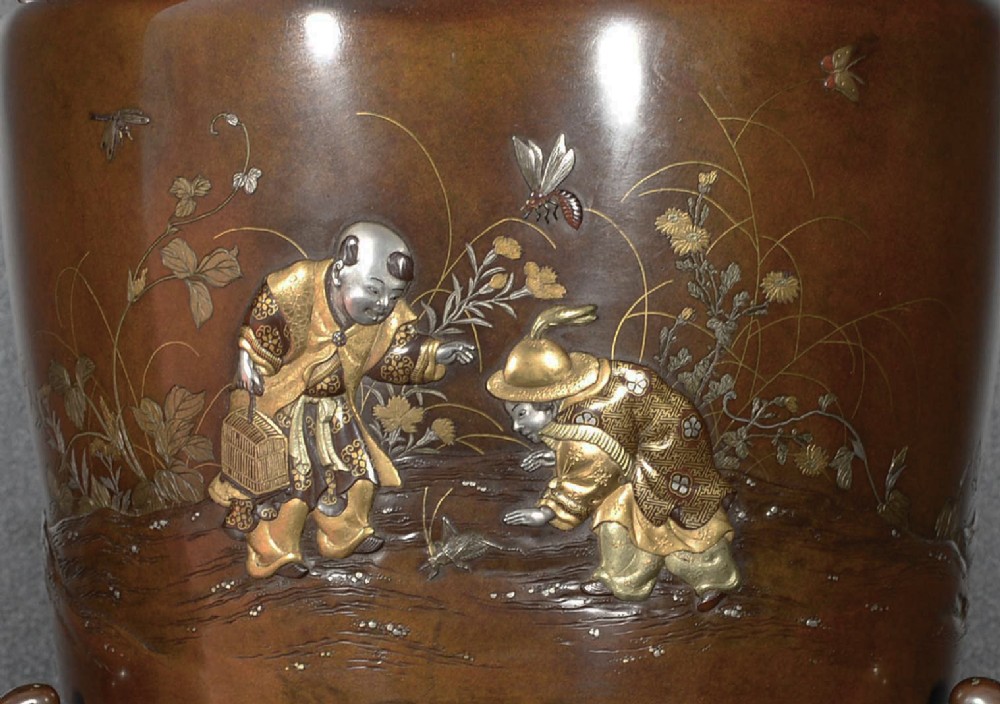 A LARGE JAPANESE MIXED METAL VASE ON STAND DEPICTING BOYS CATCHING CRICKETS View XI