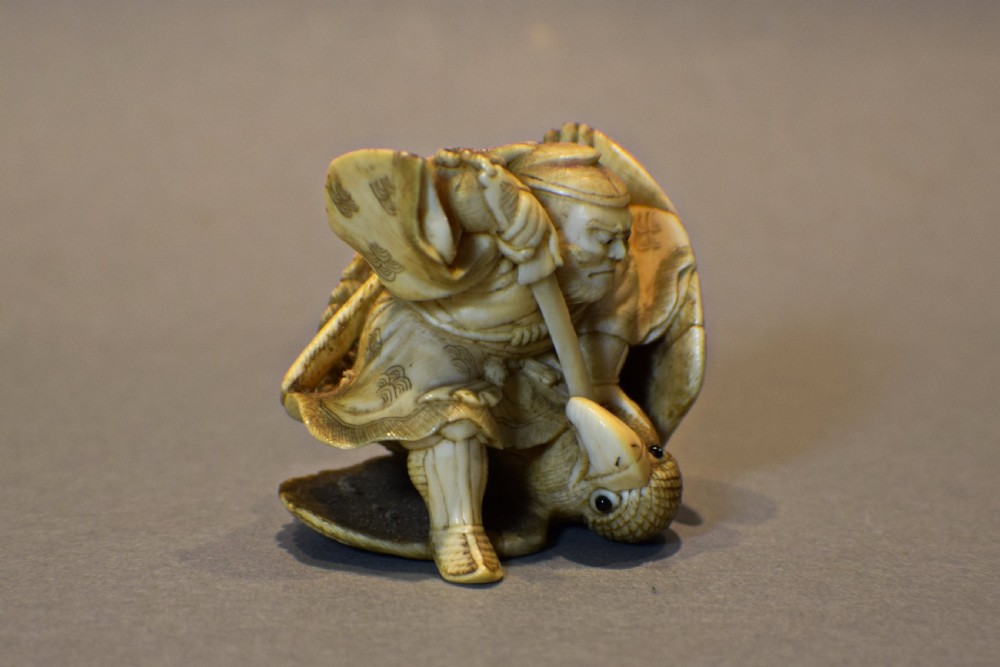 JAPANESE IVORY OKIMONO OF SAMURAI INO HAYATA SLAYING THE GIANT BIRD View II