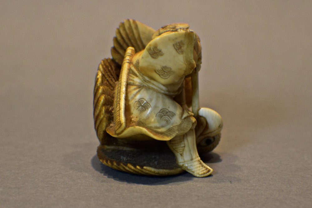 JAPANESE IVORY OKIMONO OF SAMURAI INO HAYATA SLAYING THE GIANT BIRD View III