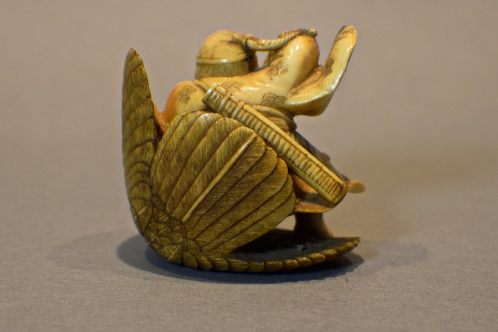 JAPANESE IVORY OKIMONO OF SAMURAI INO HAYATA SLAYING THE GIANT BIRD View IV