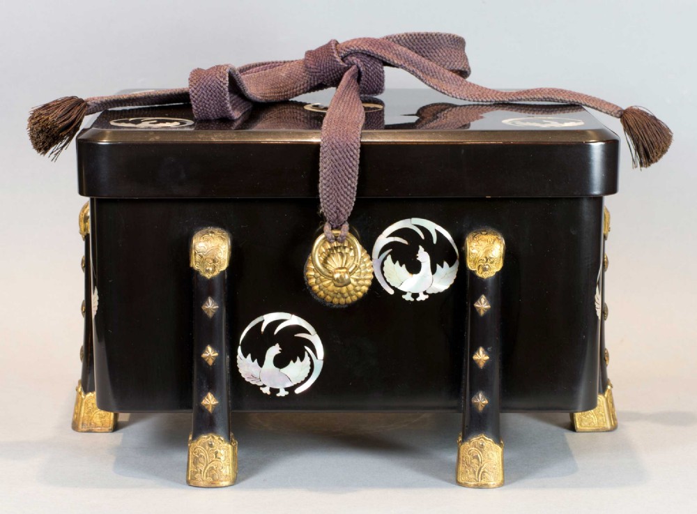 JAPANESE LACQUER AND MOTHER OF PEARL KARABITSU - TREASURE CHEST View V