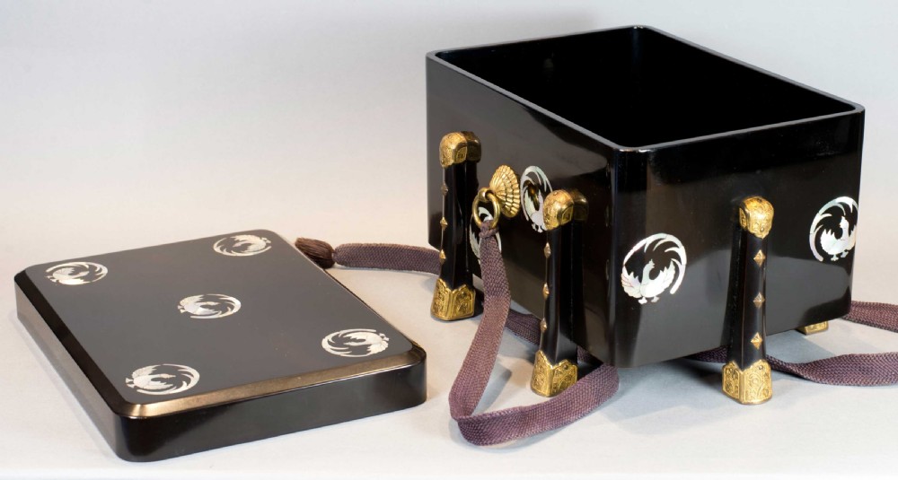 JAPANESE LACQUER AND MOTHER OF PEARL KARABITSU - TREASURE CHEST View VI