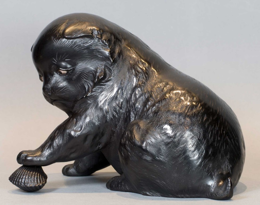 CUTE JAPANESE BRONZE OKIMONO OF AN AKITA PUPPY WITH CLAM SHELL View VII