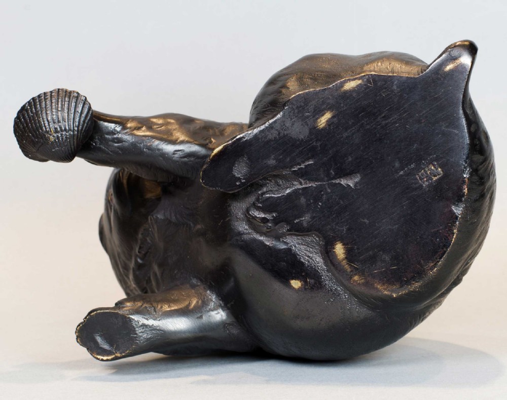 CUTE JAPANESE BRONZE OKIMONO OF AN AKITA PUPPY WITH CLAM SHELL View X