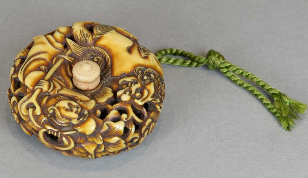 OUTSTANDING QUALITY 18TH CENTURY ( EDO PERIOD ) JAPANESE IVORY MANJU NETSUKE View V