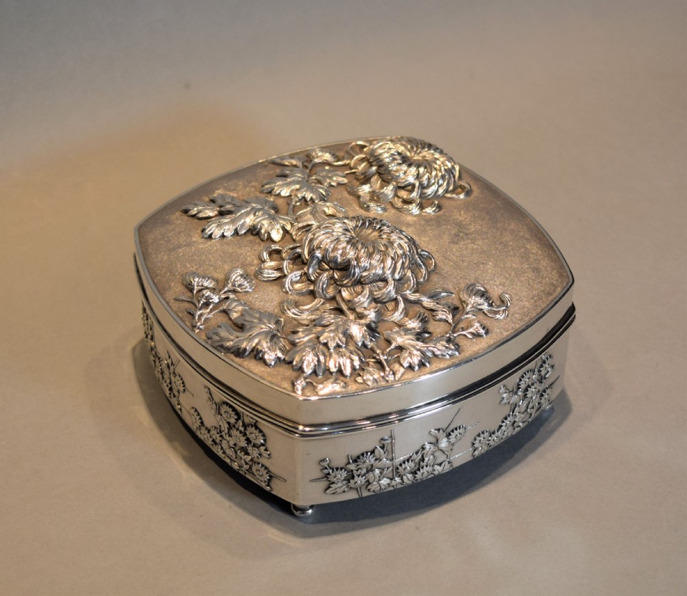 HIGH QUALITY CHINESE SILVER LIDDED BOX BY WAN-HING