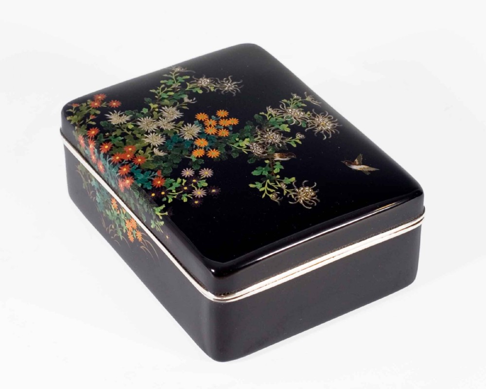 A FINE QUALITY JAPANESE GOLD WIRE CLOISONNE ENAMEL BOX View III