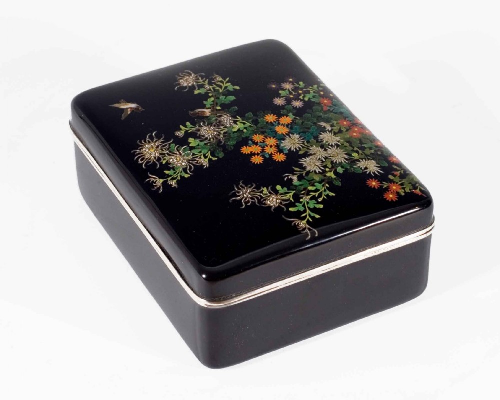 A FINE QUALITY JAPANESE GOLD WIRE CLOISONNE ENAMEL BOX View IV