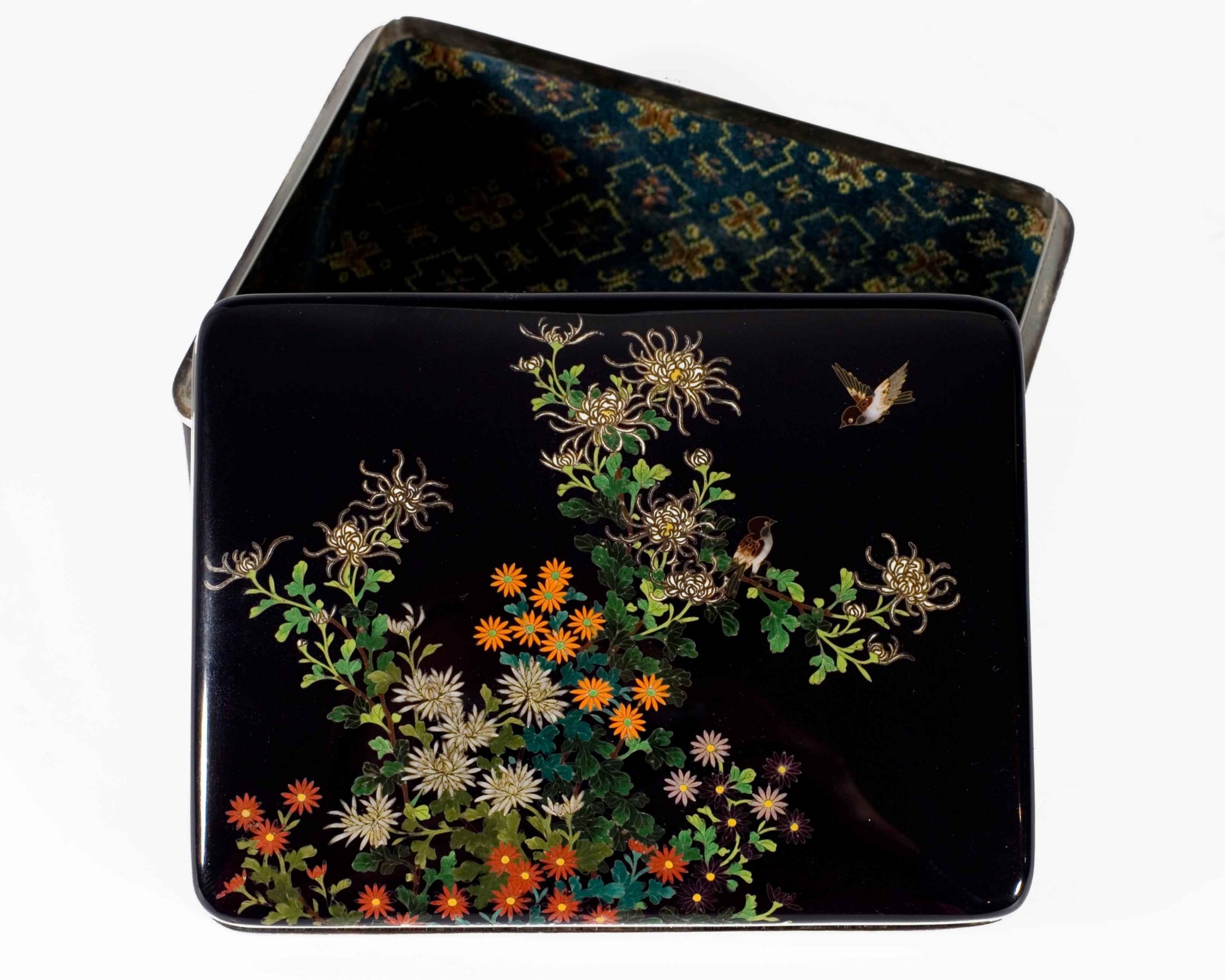 A FINE QUALITY JAPANESE GOLD WIRE CLOISONNE ENAMEL BOX View V
