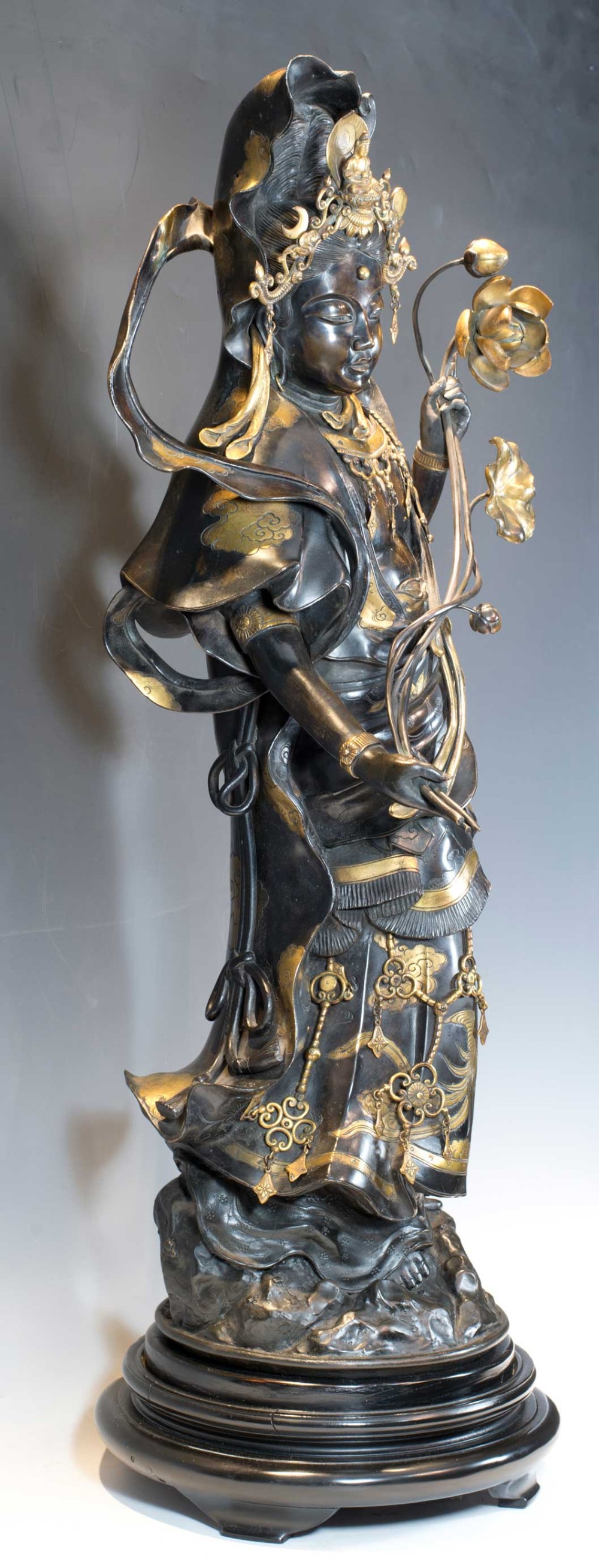 LARGE JAPANESE BUDDHISTIC BRONZE FIGURE OF KANNON BODHISATTVA View III
